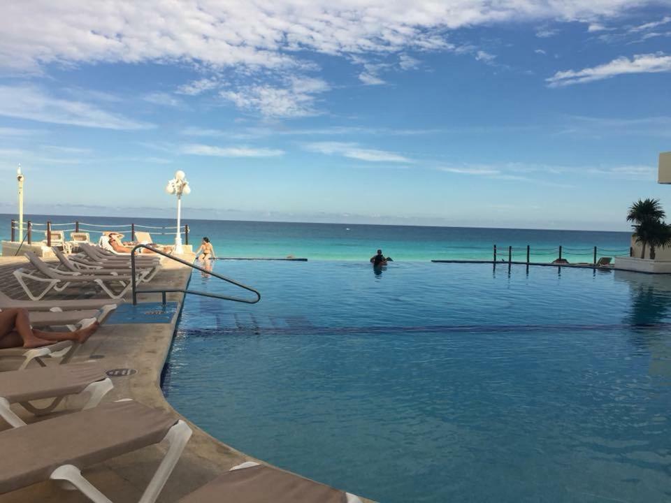 Ocean Front Suite, balcony, kitchen. Cancún Exterior foto
